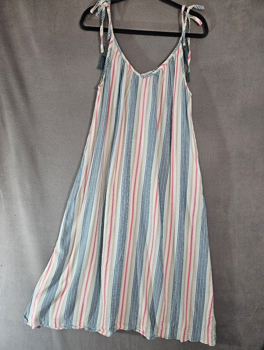 Old Navy Women’s Medium V-Neck Maxi Slip Dress Multicolor Ties Stripe Sleeveless